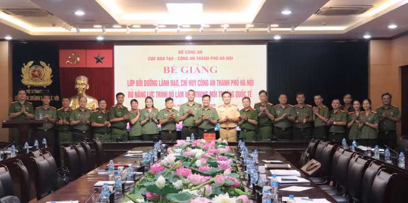 Xây dựng hình ảnh người cán bộ Công an Thủ đô bản lĩnh, có năng lực làm việc hiệu quả trong môi trường quốc tế ảnh 6