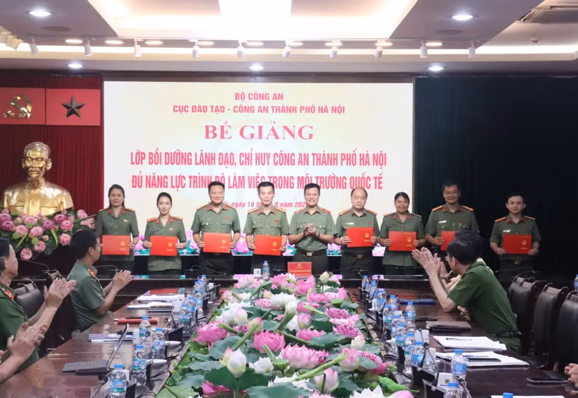 Xây dựng hình ảnh người cán bộ Công an Thủ đô bản lĩnh, có năng lực làm việc hiệu quả trong môi trường quốc tế ảnh 4