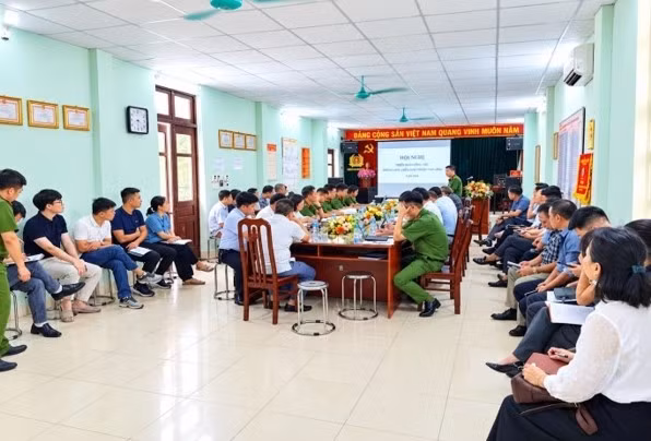 Thiếu tá Nguyễn Đức Hạnh – Phó Đội trưởng Đội CC&CNCH khu vực số 26 báo cáo viên tại hội nghị tuyentruyen.jpg