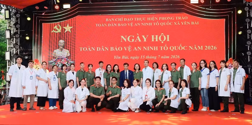 Bệnh viện Công an thành phố Hà Nội khám bệnh, cấp phát thuốc miễn phí cho người dân xã Yên Bài ảnh 1