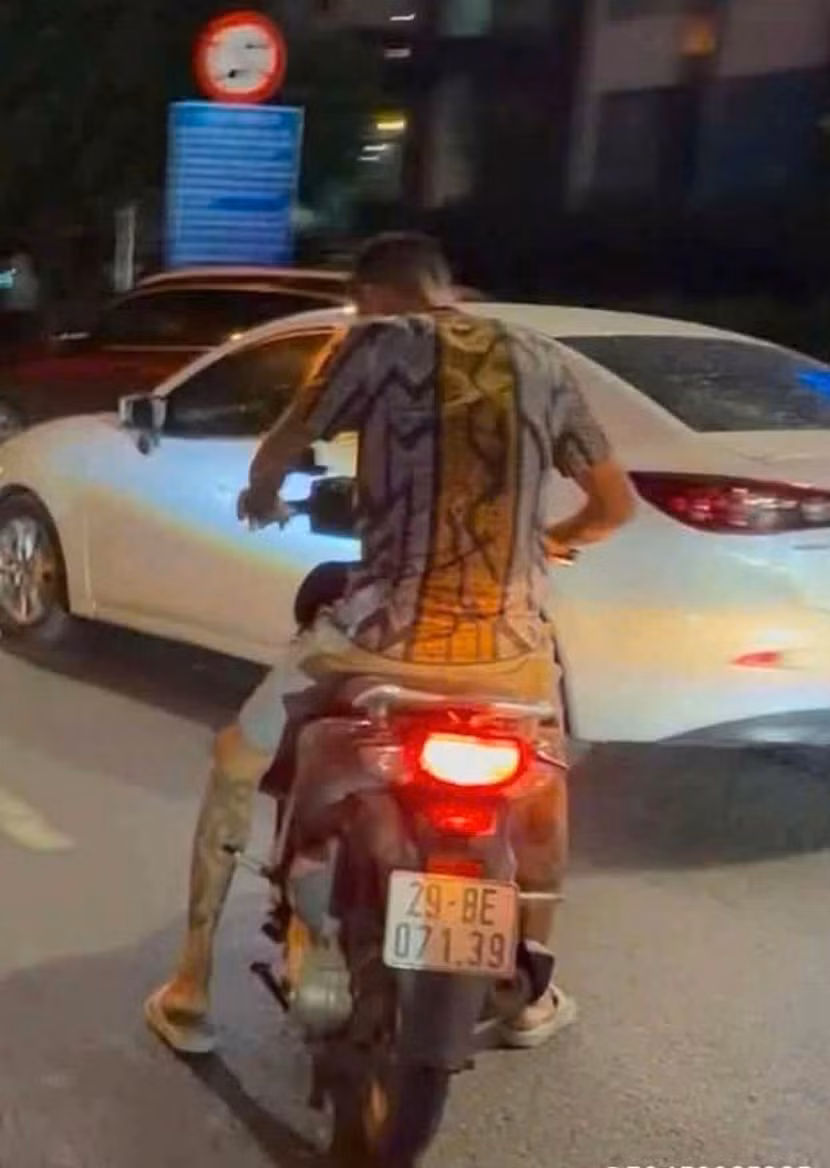 Xác định danh tính nam thanh niên xăm trổ đánh người ở khu vực nút giao Văn Khê - Hà Trì ảnh 2