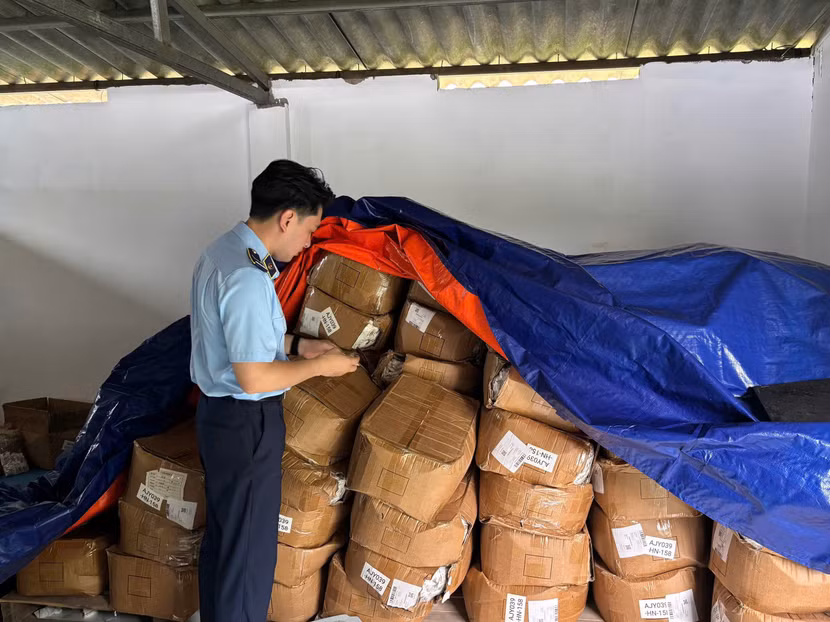 Hàng trăm thùng hàng hóa thực phẩm giả đã bị lực lượng chức năng phát hiện ngăn chặn kịp thời trước khi bị đưa ra thị trường
