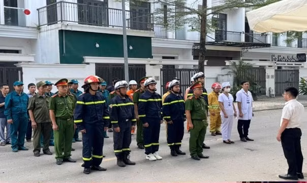 Lãnh đạo UBND phường Sơn Tây quán triệt, chỉ đạo các lực lượng tham gia diễn tập phương án. dientap.jpg