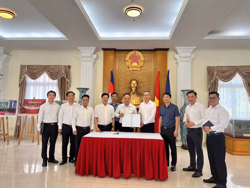 Công an thành phố Hà Nội đẩy mạnh hợp tác quốc tế, quyết liệt đấu tranh với tội phạm mạng xuyên quốc gia tại Vương quốc Campuchia ảnh 8