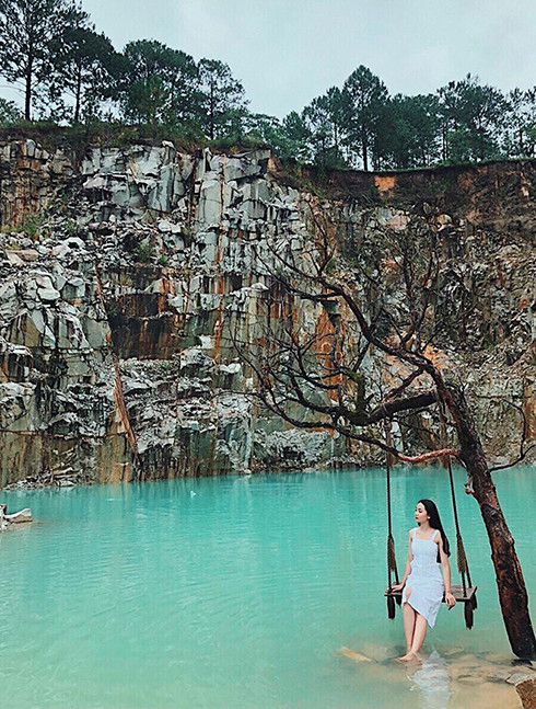 Tuyệt tình cốc đóng cửa gây tiêc nuối cho rất nhiều người, bởi vì đây là một địa điểm đẹp dành cho nhưng người thích du lịch khám phá. Đặc biệt tại đây, mọi người có thể cho mình những bộ ảnh đẹp. Ảnh: Zing