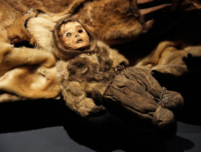 Ám ảnh ánh mắt của xác ướp bé trai 6 tháng tuổi bị chôn sống theo mẹ ảnh 5 Ám ảnh ánh mắt của xác ướp bé trai 6 tháng tuổi bị chôn sống theo mẹ ảnh 5