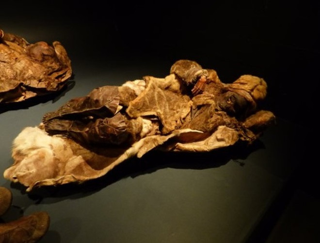 Ám ảnh ánh mắt của xác ướp bé trai 6 tháng tuổi bị chôn sống theo mẹ ảnh 3 Ám ảnh ánh mắt của xác ướp bé trai 6 tháng tuổi bị chôn sống theo mẹ ảnh 3