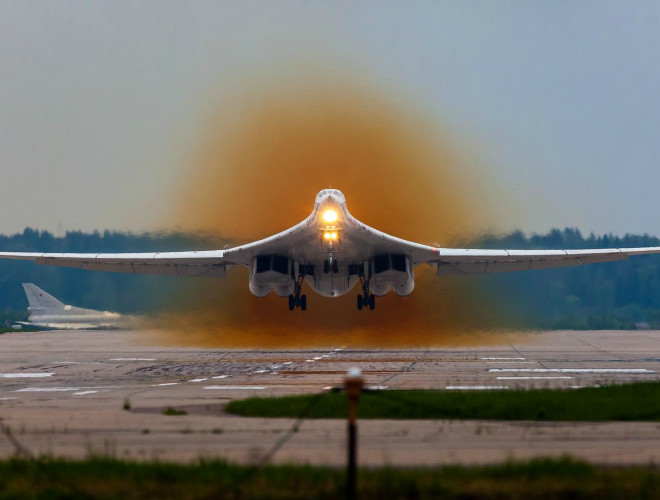 Máy bay ném bom chiến lược Tupolev-160M2 Máy bay ném bom chiến lược Tupolev-160M2