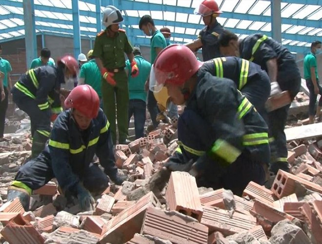 Cơ quan chức năng đang giải cứu nạn nhân