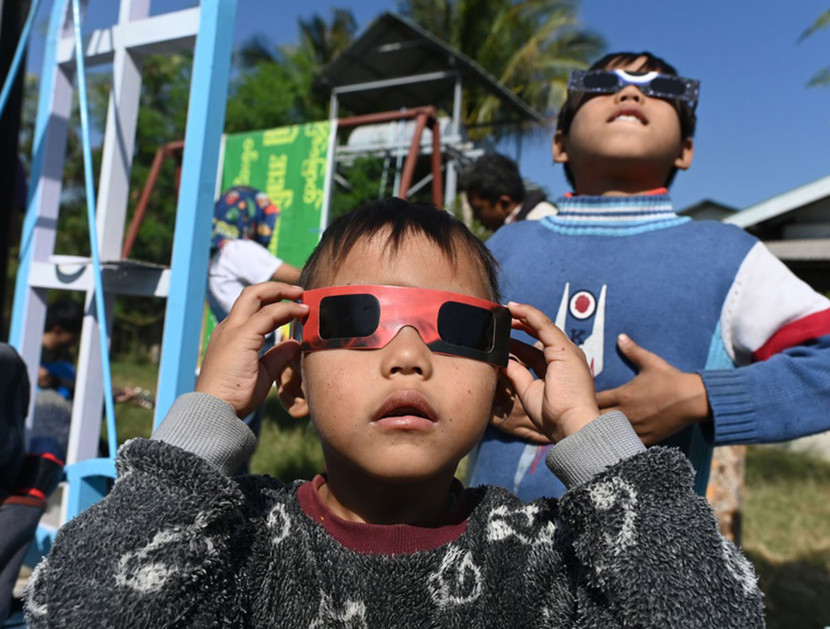 [ẢNH] Nhìn lại cảnh nhật thực "vòng tròn lửa" đi qua Việt Nam và các nước châu Á vào 26-12 ảnh 16