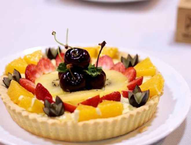 Theo truyền thống khác, một số người thậm chí sẽ nướng một đồng xu vào chiếc bánh được cho là mang lại thêm một phần may mắn cho người tìm thấy nó. Theo truyền thống khác, một số người thậm chí sẽ nướng một đồng xu vào chiếc bánh được cho là mang lại thêm một phần may mắn cho người tìm thấy nó.