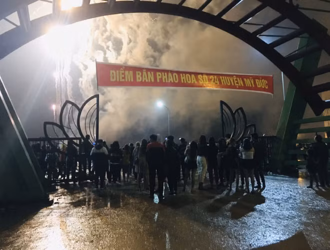 Điểm bắn pháo hoa số 24 huyện Mỹ Đức được tổ chức thường niên và duy nhất trong toàn khu vực với các màn pháo hoa rực sáng