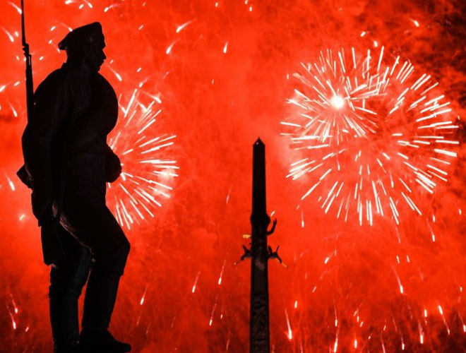 Pháo hoa Ngày Chiến thắng tại Đồi Poklonnaya ở Moscow Pháo hoa Ngày Chiến thắng tại Đồi Poklonnaya ở Moscow