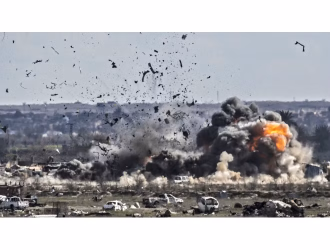 Khói và lửa bốc lên từ Baghouz vào Chủ nhật khi SDF tấn công căn cứ cuối cùng IS với sự hỗ trợ của máy bay chiến đấu Hoa Kỳ