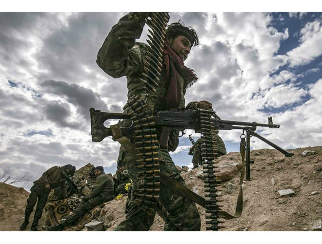 Binh sĩ SDF gần căn cứ IS vùng Baghouz - ngày 17/03