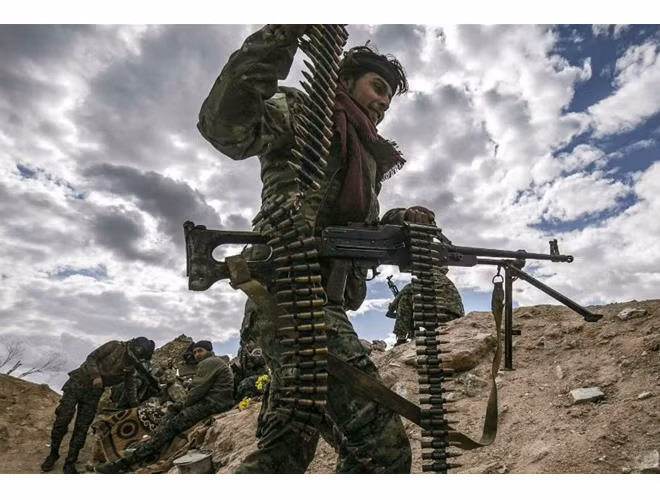 Binh sĩ SDF gần căn cứ IS vùng Baghouz - ngày 17/03