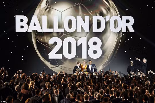 Toàn cảnh Cung điện Grand Palais đêm trao giải.