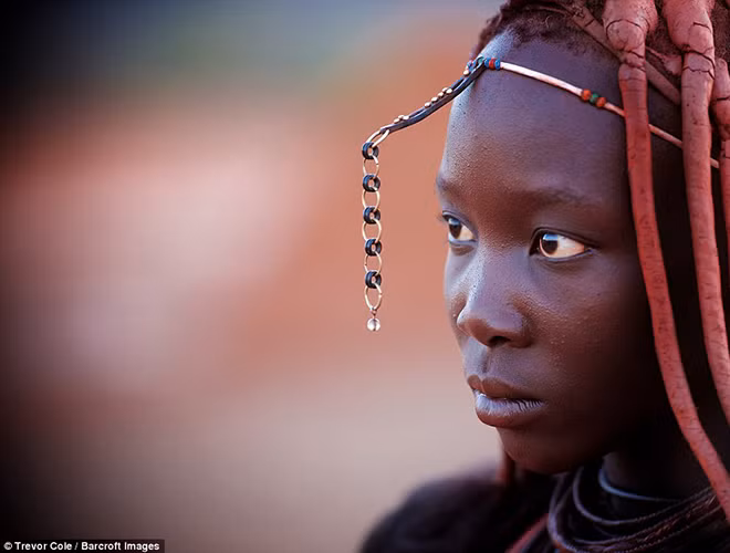 Đặc biệt, để rũ bỏ hết xui xẻo, cô dâu phải đi thật chậm để nghe những lời sỉ nhục từ những người phụ nữ bên nhà chồng, từ đó, sau này cô dâu sẽ được hưởng hết hạnh phúc của mình