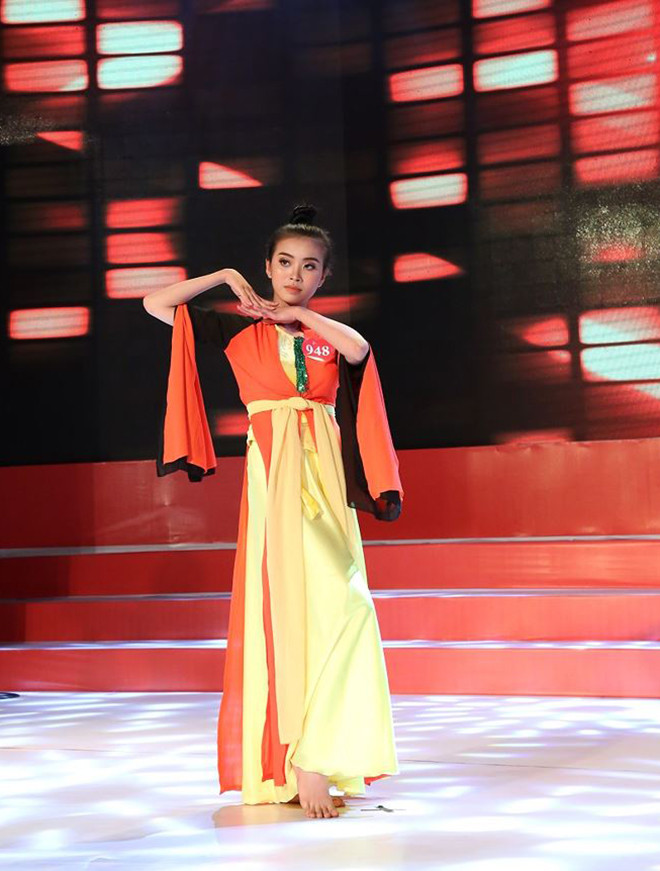 SBD 948 Mai Anh Đào – Quản trị Du lịch, Đại học Tây Đô thể hiện tiết mục múa. Sở thích du lịch và tham gia các hoạt động cộng đồng