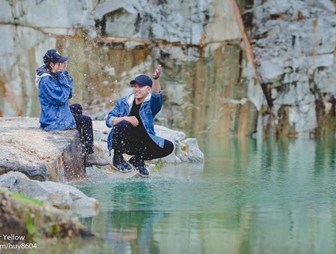 Chính vì vậy, nhiều du khách đã tìm đến nơi đây để thưởng lãm cảnh đẹp của "Tuyệt tình cốc" Đà Lạt và chụp ảnh lưu niệm. Ảnh: VnExpress