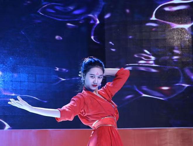 SBD 770 Phan Thị Hoài Thương – Khoa giáo dục mầm non, Đại học Sư Phạm TPHCM với tiết mục múa Trung Quốc hiện đại. Đến từ đồng nai, sở thích du lịch và đi nhiều nơi để học tập được những văn hóa và kiến thức.... SBD 770 Phan Thị Hoài Thương – Khoa giáo dục mầm non, Đại học Sư Phạm TPHCM với tiết mục múa Trung Quốc hiện đại. Đến từ đồng nai, sở thích du lịch và đi nhiều nơi để học tập được những văn hóa và kiến thức....