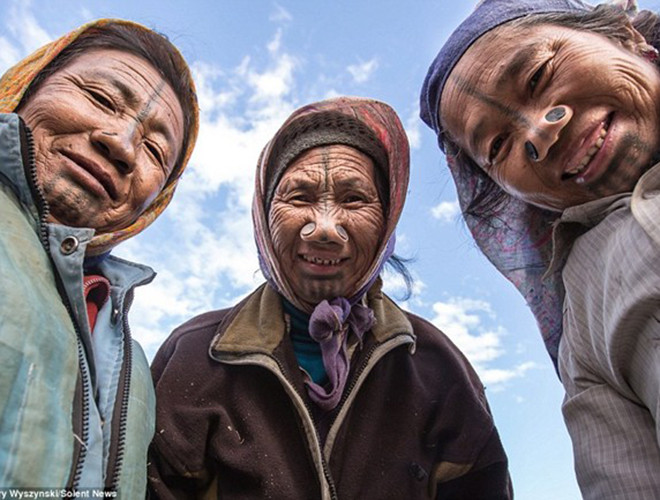 Với phong tục kỳ lạ và thú vị này, bộ tộc Apatani đã khiến cho nhiều du khách ghé thăm, từ đó kinh tế của họ cũng được cải thiện rất nhiều nhờ phát triển du lịch