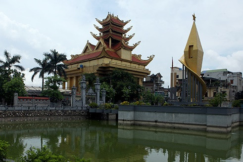 Công trình lăng mộ của họ Trần, do "đại" tỷ phú Trần Văn Sen xây dựng Công trình lăng mộ của họ Trần, do "đại" tỷ phú Trần Văn Sen xây dựng