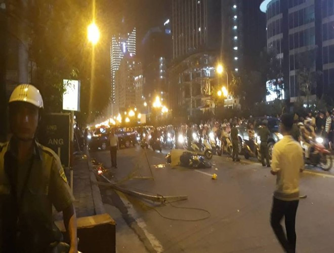 Khoảng 10h ngày 27-9-2018 trên đường Lê Văn Lương (Thanh Xuân, Hà Nội), một khung sắt lớn dài khoảng 2,5m và một hộp gỗ từ công trình trung tâm thương mại đang thi công rơi xuống đường. Sự việc khiến một cô gái tử vong tại chỗ và một người bị thương