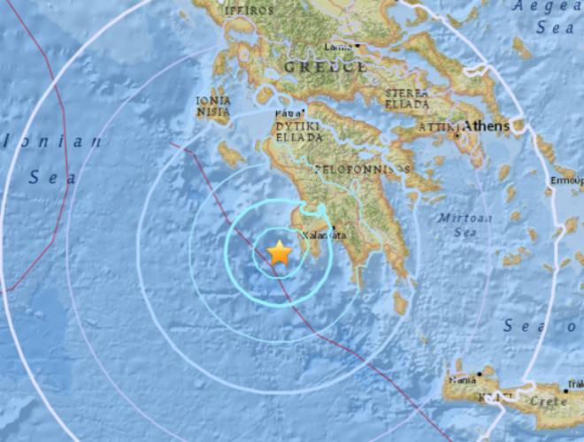Peloponnese là một bán đảo, tách ra khỏi lục địa Hy Lạp bằng kênh Corinth