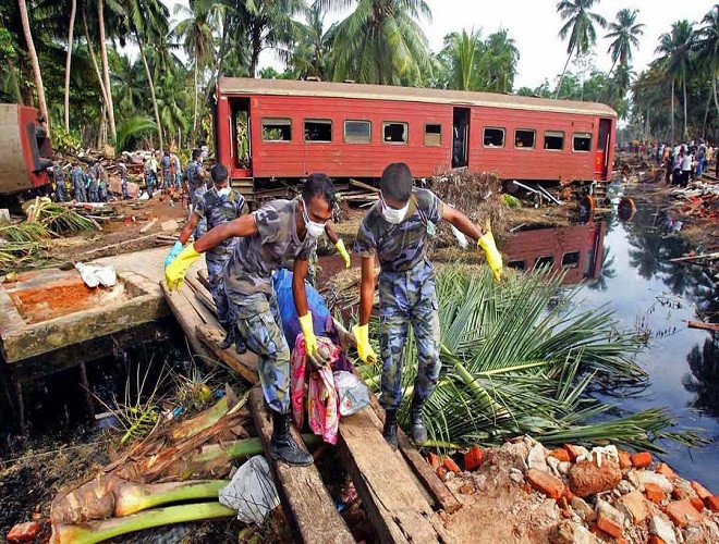 Ngày 26-12-2004, trận sóng thần ở Ấn Độ Dương làm lật bánh một đoàn tàu ở Sri Lanka, khiến hơn 1.700 người chết. Đây được coi là thảm họa đường sắt nghiêm trọng, có nhiều người thiệt hại nhất trong lịch sử Ngày 26-12-2004, trận sóng thần ở Ấn Độ Dương làm lật bánh một đoàn tàu ở Sri Lanka, khiến hơn 1.700 người chết. Đây được coi là thảm họa đường sắt nghiêm trọng, có nhiều người thiệt hại nhất trong lịch sử