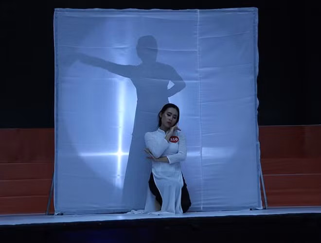 SBD 810 Nguyễn Thị Quỳnh Trang – Đại học Văn Hiến với tiết mục múa về mẹ được chuẩn bị công phu, động tác nhuần nhuyễn, bạn đã thể hiện rất thành công tiết mục của mình. SBD 810 Nguyễn Thị Quỳnh Trang – Đại học Văn Hiến với tiết mục múa về mẹ được chuẩn bị công phu, động tác nhuần nhuyễn, bạn đã thể hiện rất thành công tiết mục của mình.