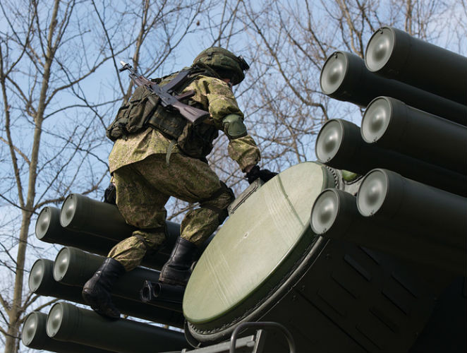 Binh sĩ Nga tác chiến vớiPantsir-S1 trên hệ thống bánh xích