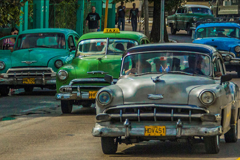 Lệnh cấm chỉ được dỡ bỏ vào năm 2013, nên phần lớn xe nhập khẩu ở nước này mang phong cách cổ điển Lệnh cấm chỉ được dỡ bỏ vào năm 2013, nên phần lớn xe nhập khẩu ở nước này mang phong cách cổ điển