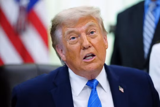 Ông Trump nổi giận vì giá xăng cao, yêu cầu điều tra các 'ông lớn' dầu khí