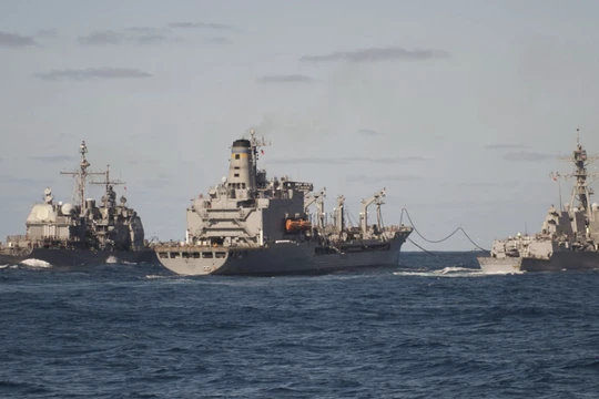 Chiến hạm Mỹ va chạm nhau trên Biển Caribe