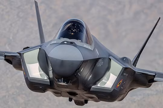 Na Uy điều tiêm kích F-35 đón đội tuyển trở về từ World Cup