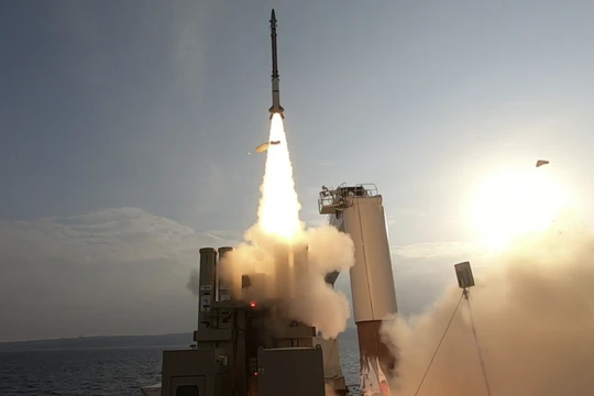 Israel thử nghiệm lần đầu hệ thống phòng thủ tên lửa David’s Sling trên tàu hải quân