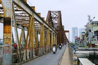 Sự cố đứt bản thép cầu Long Biên đã sửa chữa xong, tàu qua cầu bình thường