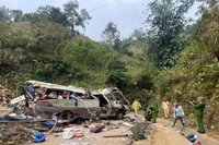 Hé lộ nguyên nhân ban đầu khiến chiếc ô tô chở đoàn thiện nguyện bị lật làm 9 người chết
