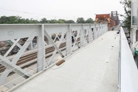 Cầu Long Biên thông xe trở lại từ hôm nay