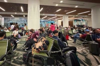Loạt chuyến bay đi/đến Trung Đông bị hủy, hàng nghìn hành khách mắc kẹt