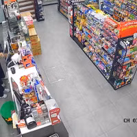 Tin Podcast ngày 6-4-2026: Bắt kẻ dùng súng cướp cửa hàng tiện lợi 