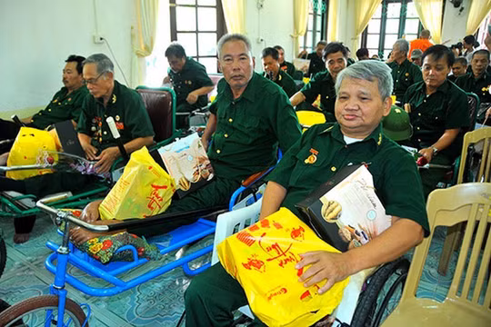 Hơn 1,5 triệu người có công, thân nhân liệt sĩ được tặng quà 300.000 đồng và 600.000 đồng/người dịp 27-7