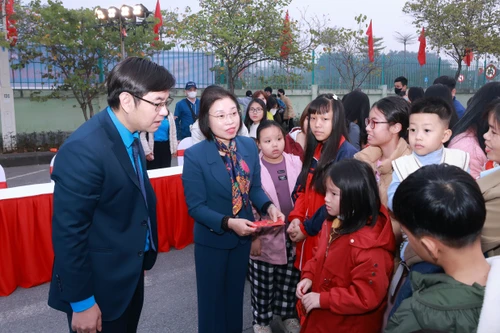 Hà Nội tổ chức 26 chuyến xe đưa 1.200 công nhân về quê đón Tết