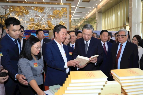 Xây dựng đội ngũ cán bộ Tuyên giáo và Dân vận “Tâm trong - Trí sáng - Bút sắc"