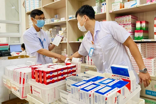 Đối tượng nào phải giám sát bệnh truyền nhiễm?