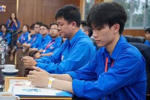 Nam sinh viên cứu người trong đám cháy được trao Huy hiệu "Tuổi trẻ dũng cảm"