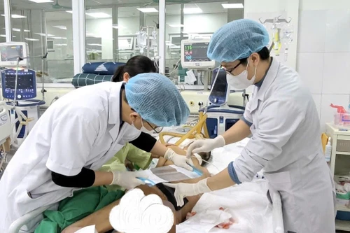 Từ nốt mụn nhỏ, nam thanh niên 17 tuổi sốc nhiễm khuẩn, suy đa tạng