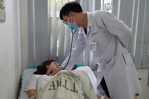 Đề nghị truy xuất nguồn gốc vụ ngộ độc thực phẩm nghi do thức ăn đường phố ở TP. HCM