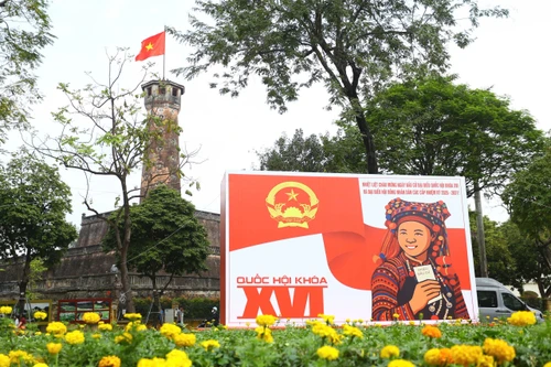 Hà Nội rực rỡ cờ hoa, sẵn sàng cho ngày hội toàn dân đi bầu cử